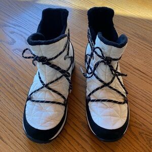 Woman’s tech lite Columbia boot